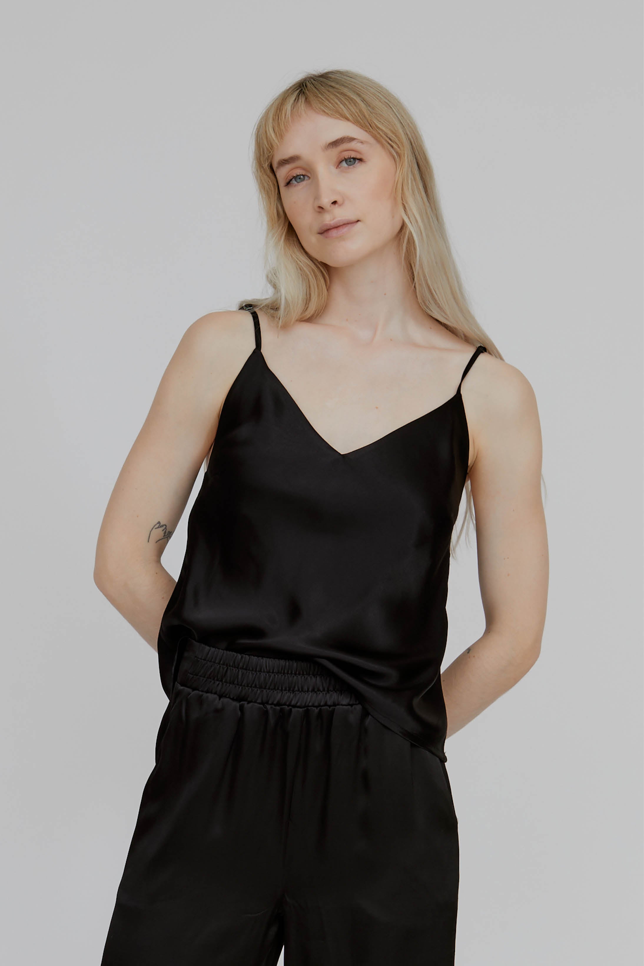 Basic Apparel Flora Strap Top Toppe 001 Black